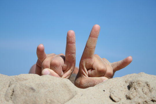 fingers up