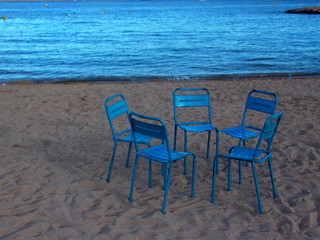 Fototapeta na wymiar plage et chaises
