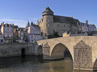 0301-laval, château et vieux pont