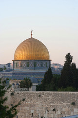 Obraz premium the dome of the rock at sunset