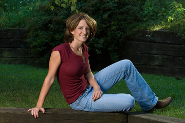 Obraz premium relaxed smiling young woman outdoors