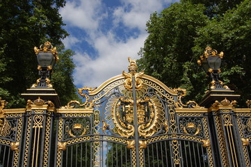 Fototapeta na wymiar Buckingham Palace Brama nr 1