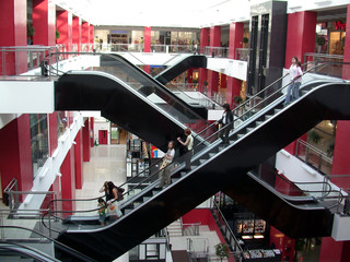 crossing escalators in shopping centers