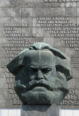 karl marx statue