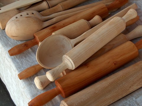 markt von memel klaipeda, auslage in holz