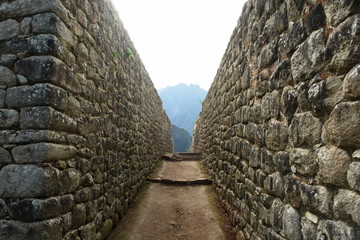 allee dans machu picchu
