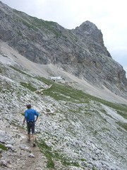 Fototapeta premium single-trail auf dem zugspitzmassiv