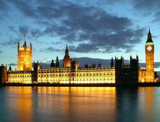 Fototapeta na wymiar Big Ben i Houses of Parliament na zmierzchu