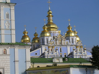 Fototapeta na wymiar kiev church #6u st. michaels
