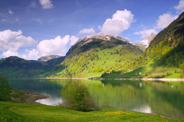 au bord  du lac