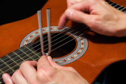 tuning six string guitar