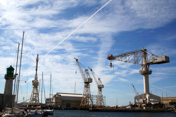 Fototapeta na wymiar portu i stoczni w La Ciotat