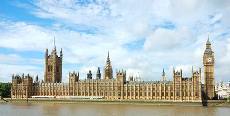 Fototapeten houses of parliament in london © philipus
