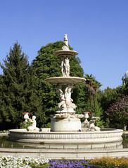Fototapeta na wymiar fontanna