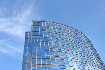 Fototapeta na wymiar Wieża ze szkła i niebiesko perspektywy