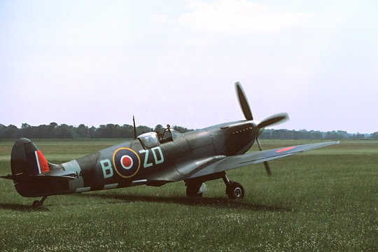 spitfire taxiing