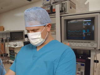 Fototapeta na wymiar surgeon in operating room