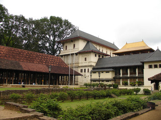 Fototapeta na wymiar kandy temple