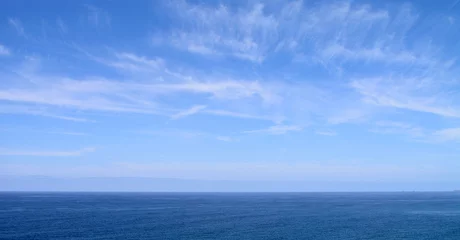 Türaufkleber Küste blauer Himmel und Meer