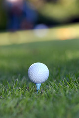 balle de golf, tee bleu