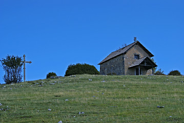 Obraz premium chapelle de montagne