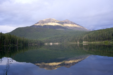 alces lake in the break of dawn
