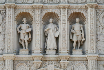 painter statues