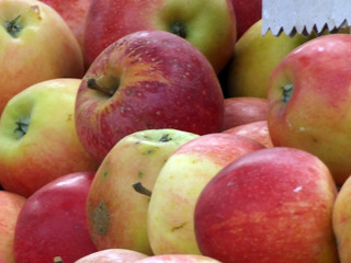 apples at marketplace