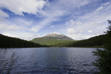 Fototapeta na wymiar panorama uroczej alces jeziora