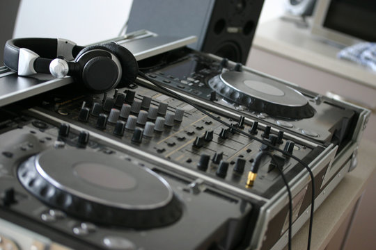 digital dj equipment