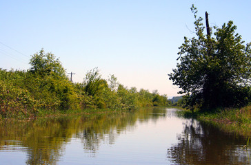 Fototapeta na wymiar peaceful river scene