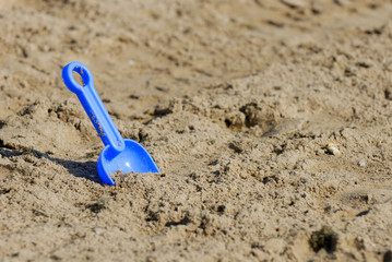 schaufel im sand