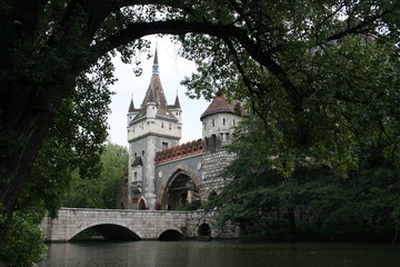 Fototapeta na wymiar główne bramy zamku