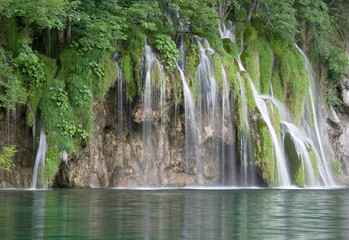 waterfall in plitvice lake (plitvicka jezera)