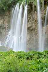 Naklejka premium waterfall in plitvice lake (plitvicka jezera)