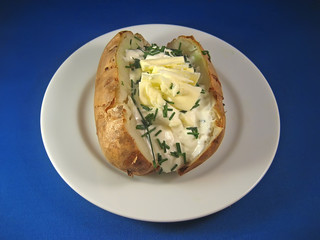 baked potato with sour cream and chives 2