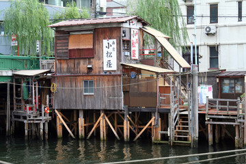 Fototapeta na wymiar old cabin on tokyo river