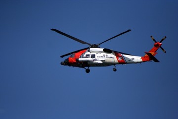 Obraz na płótnie Canvas coast guard to the rescue