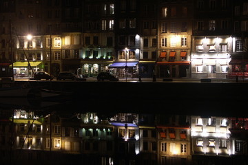 port d'honfleur la nuit