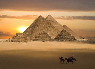 Selbstklebende Fototapete Ägypten Pyramiden Fantasie
