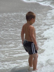 Fototapeta premium getting his feet wet