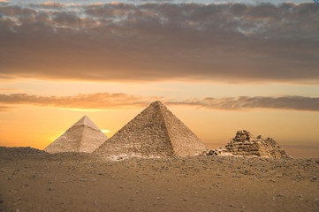 Obraz na płótnie Canvas starożytnych piramid