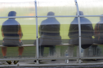 sur le banc de touche