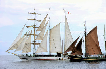 Fototapeta na wymiar sailing-ship-4