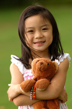 little girl and teddy bear