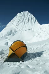 Photo sur Plexiglas Alpamayo alpamayo de montagne et tente haute