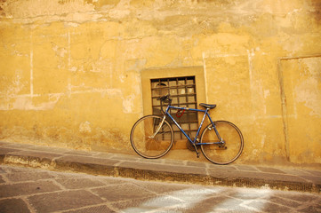 Naklejka premium bike on yellow wall