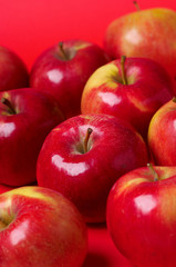 Fototapeta na wymiar czerwone jabłka