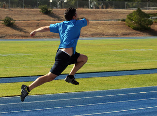 Obraz premium man running on a blue racetrack