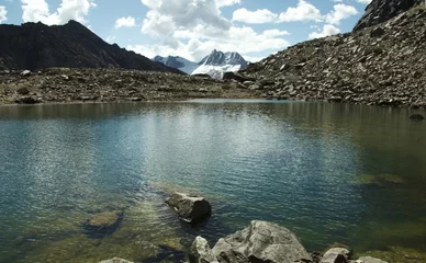 Photo sur Plexiglas Alpamayo beautiful lake in the cordillera mountain